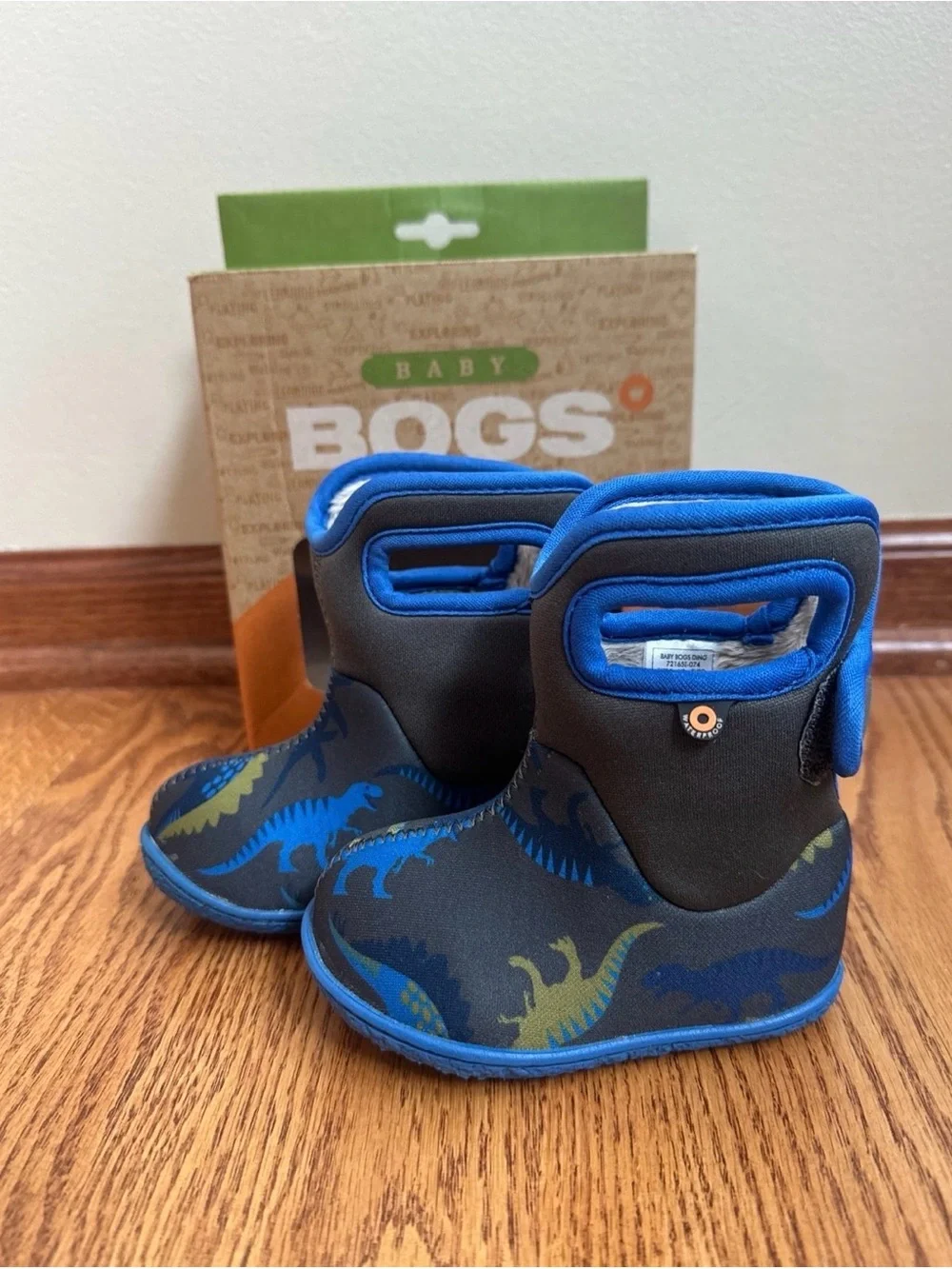 Bogs Baby/Toddler Boots Boys Size 4 Dinos